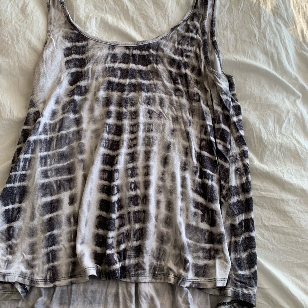 Low back black and white tank top